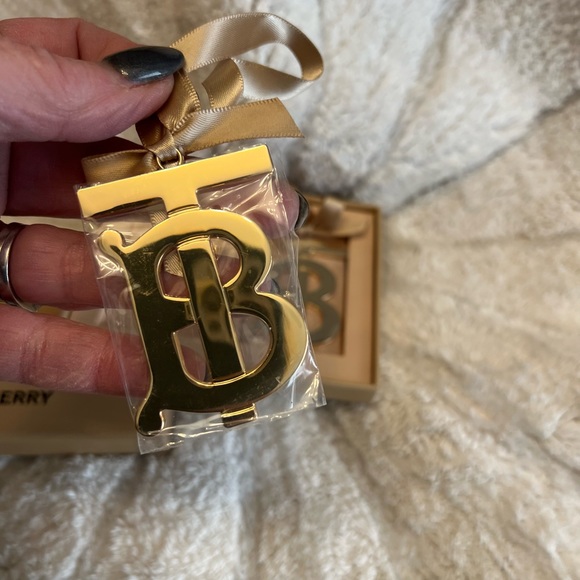 NIB Burberry Authentic B Letter Ornaments/charms - Picture 4 of 9